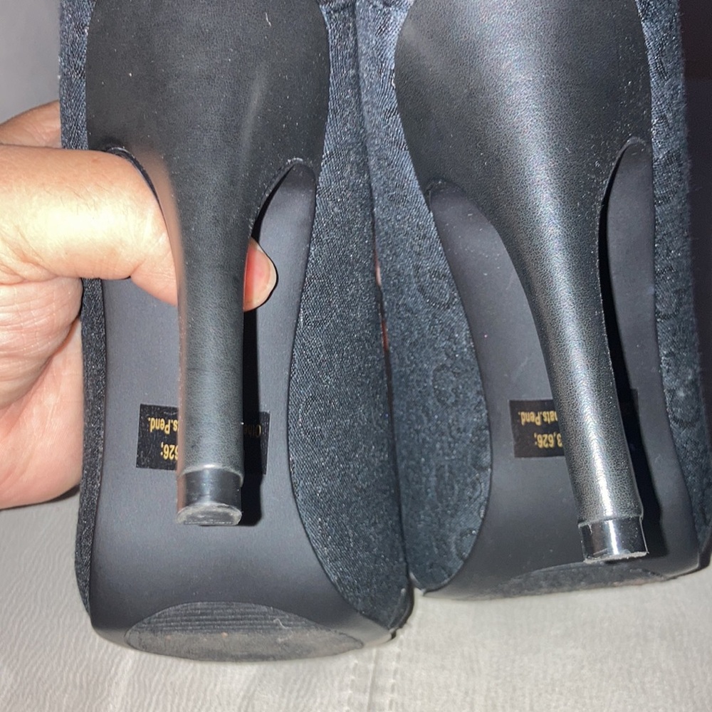 Like new black Guess peep-toe pumps. Heels/sole is excellent shape - Picture 6 of 7